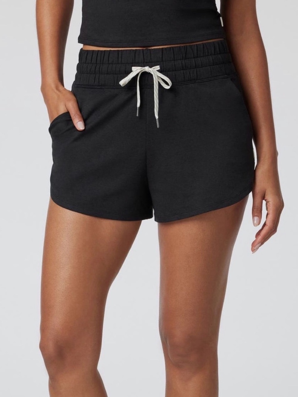 Vuori Black Halo Drawstring Dreamknit Performance Shorts Size M